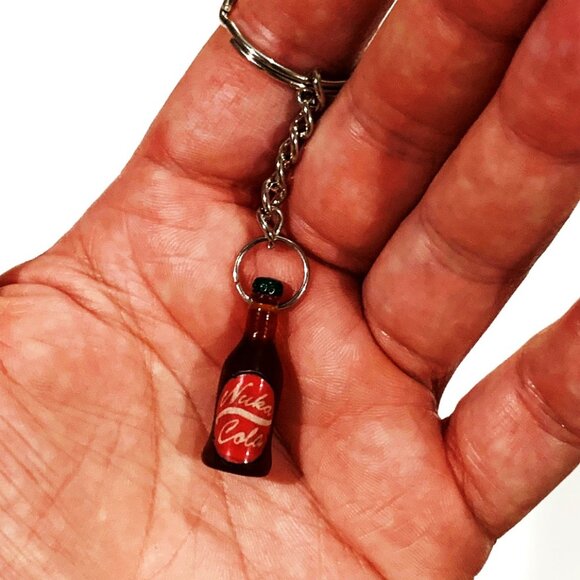 Fallout 4 Nuka Cola Bottle Keychain - 3.5inch Gaming Keychain - Picture 9 of 12